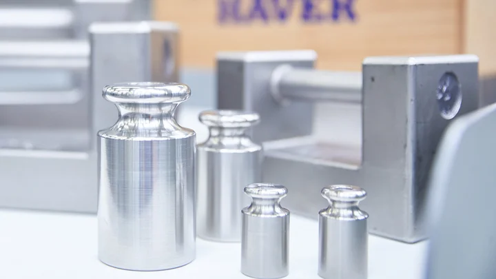 Selection of weights for the mandatory calibration verification of your weighing equipment.