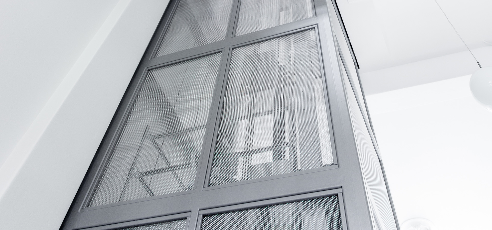 Cladding of a lift using HAVER architectural wire mesh