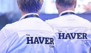 Zwei Mitarbeiter aus dem HAVER Team