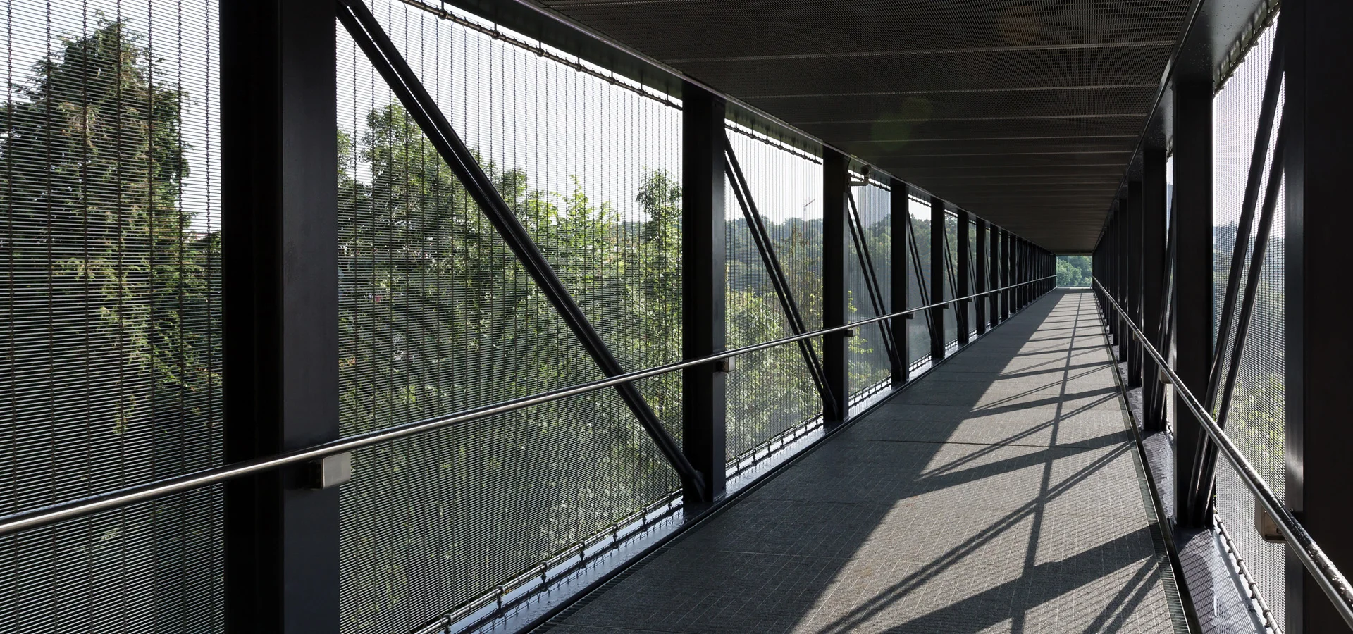 Bridge cladding with HAVER architectural wire mesh as effective fall protection Bridge cladding with HAVER architectural wire mesh as effective fall protection