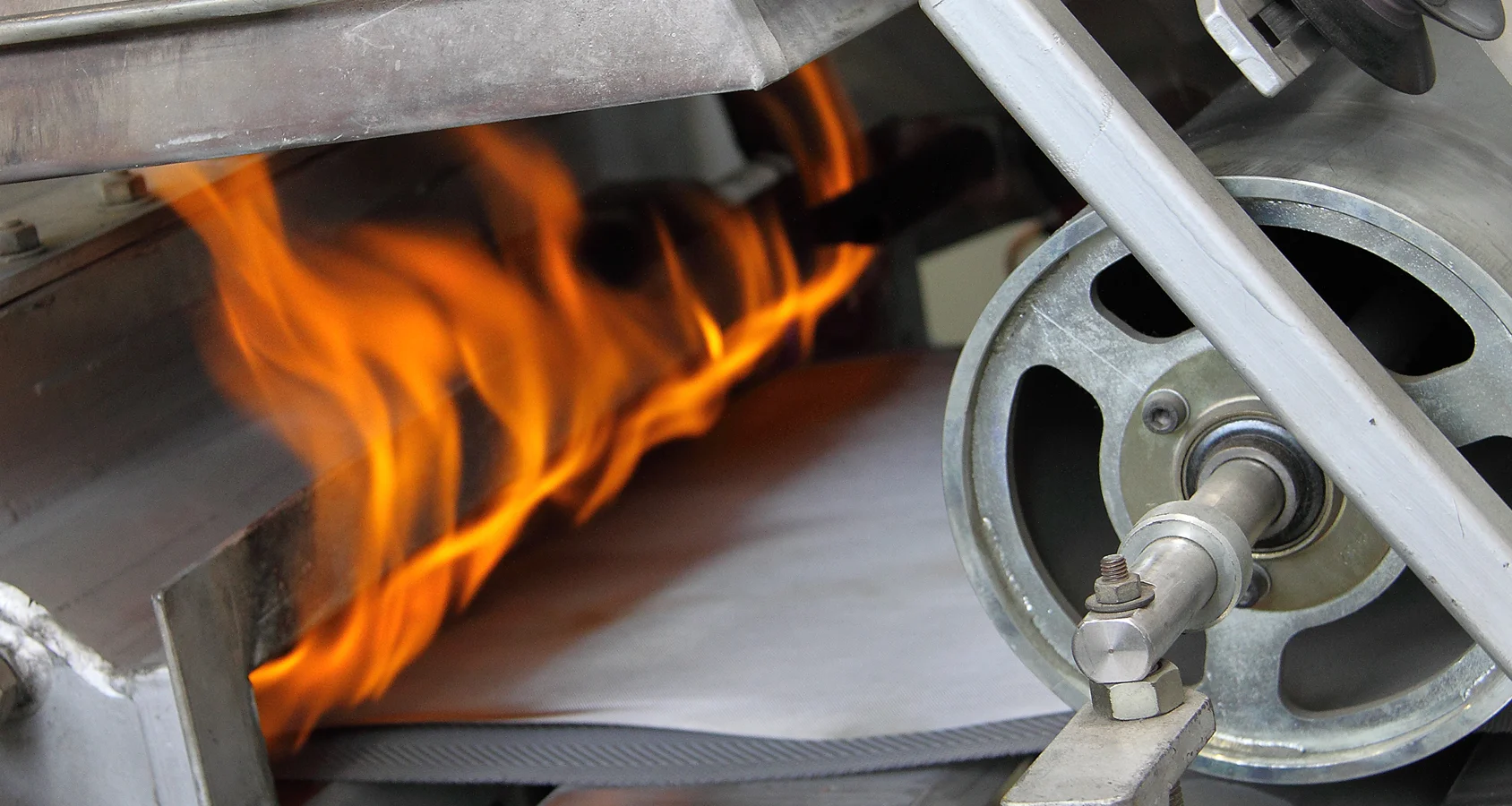 Thermal pre-treatment for further processing The thermal pre-treatment enables the further processing of the wire cloth.