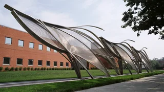 sculptures made out of wire mesh