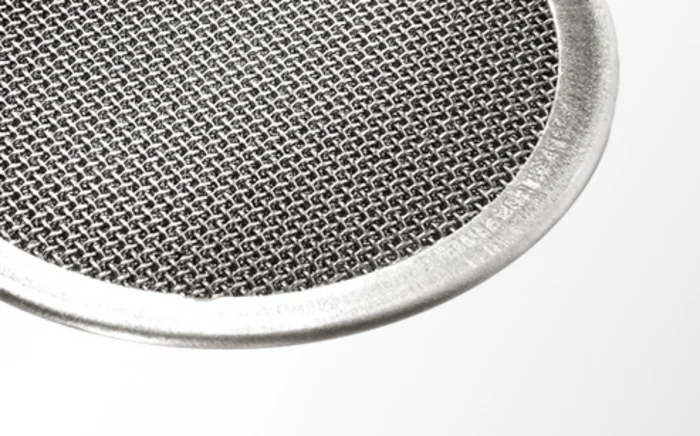 Filterronde aus Drahtgewebe mit Randeinfassung aus Metall