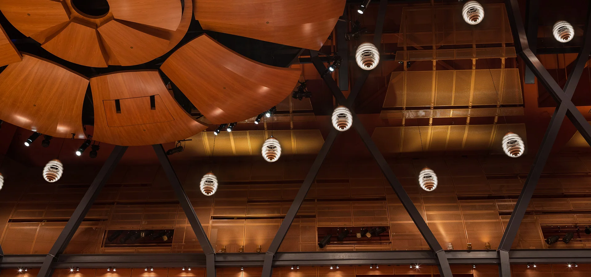 Deckenverkleidung mit HAVER Architekturgewebe Deckenverkleidung mit HAVER Architekturgewebe