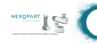 NEXOPART Laborgeräte mit Logo, Slogan „simplicity for your lab“ und Partikeldarstellung, ein Unternehmen von Haver & Boecker und Hosokawa Alpine.