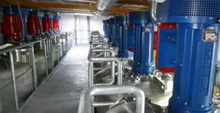 Blick auf ein Mischwerk als Teil einer Gesamtanlage