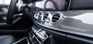 Decorative trim in the vehicle interior with design mesh