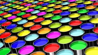 Eine Vielzahl offener Dosen mit bunten Farben.