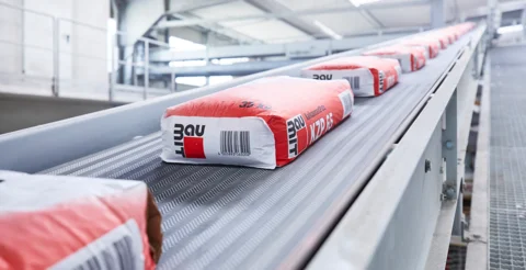 Clean bags on the discharge conveyor belt