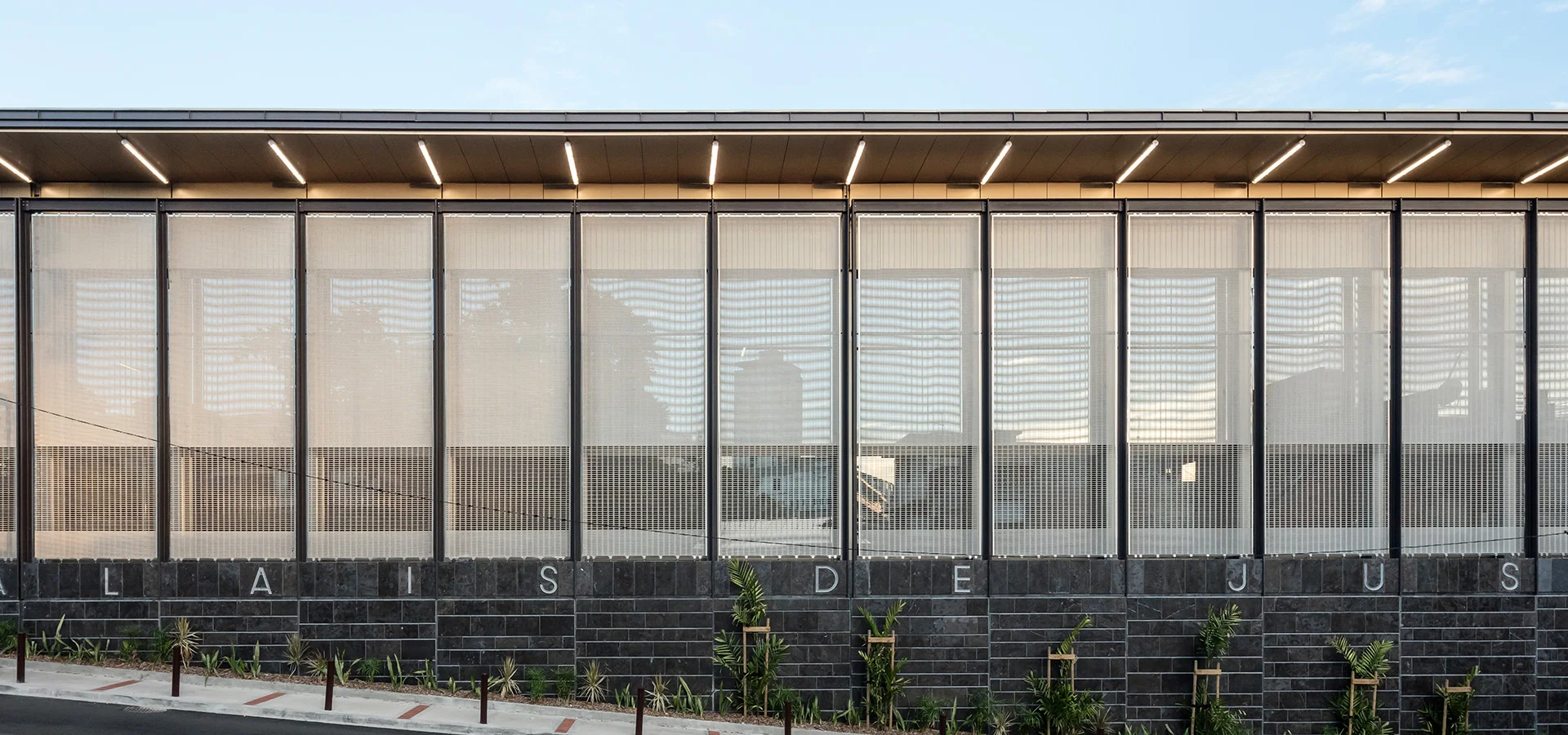 Sun protection facade made out of HAVER Architectural Mesh