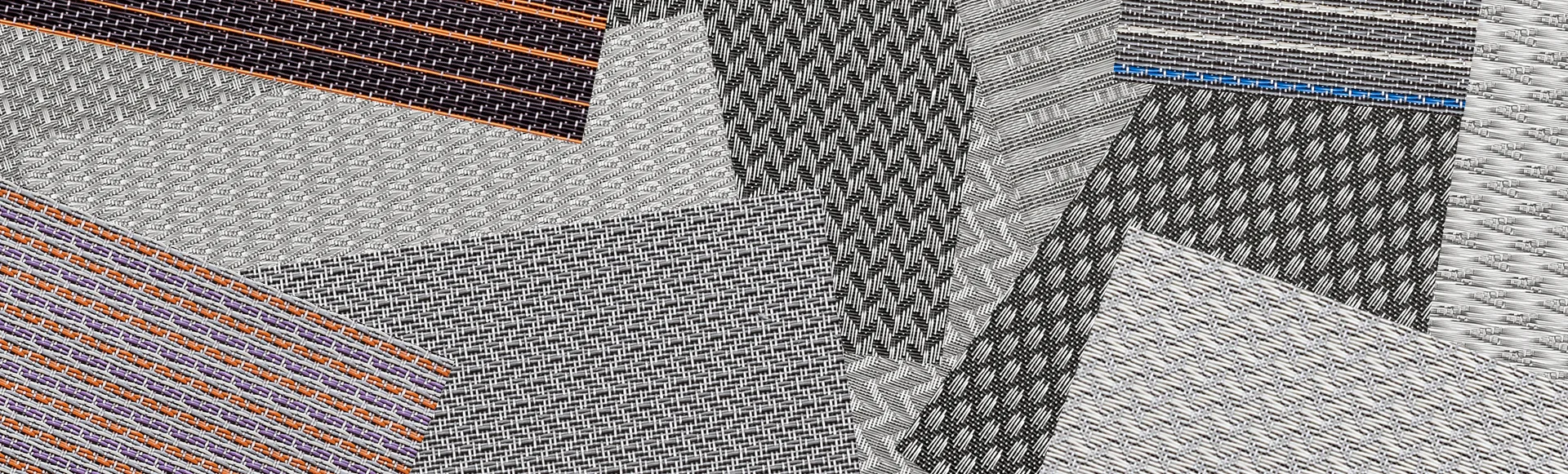 Designgewebe-Vielfalt Designer betrachten einige Zuschnitte unterschiedlicher Designgewebesorten