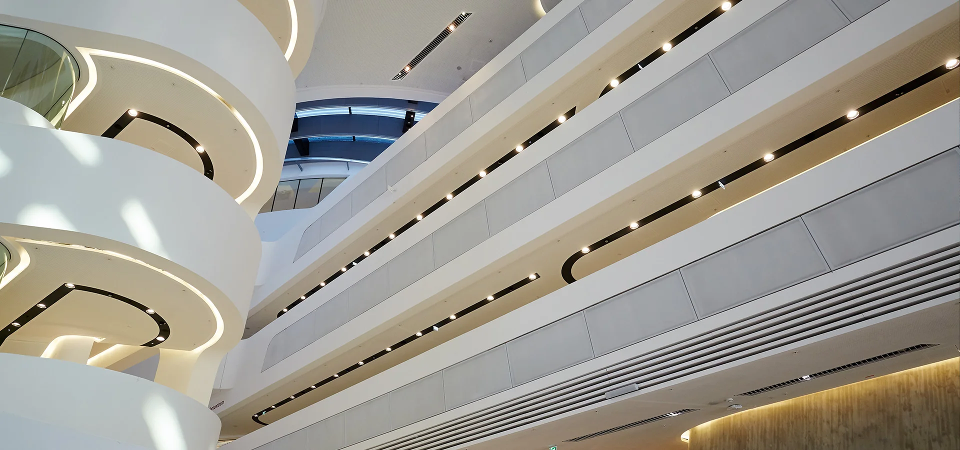 Wall covering using white lacquered HAVER architectural wire mesh Wall covering using white lacquered HAVER architectural wire mesh