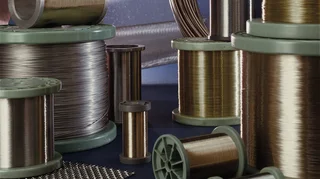 In addition to stainless steel, we also weave steel, non-ferrous metals and special materials.