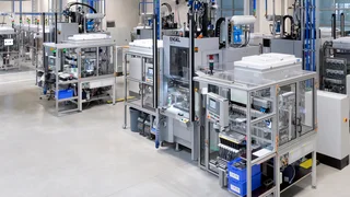 Modern production line in a bright industrial hall with fully automated machines for the manufacture of technical precision components at Haver & Boecker.